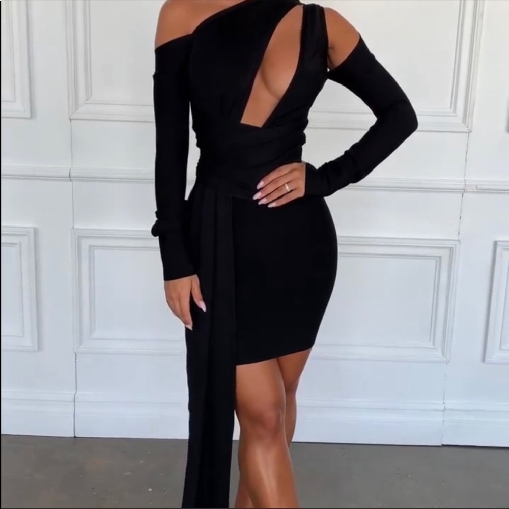 Beautiful black bandage dress. Never worn. No label.